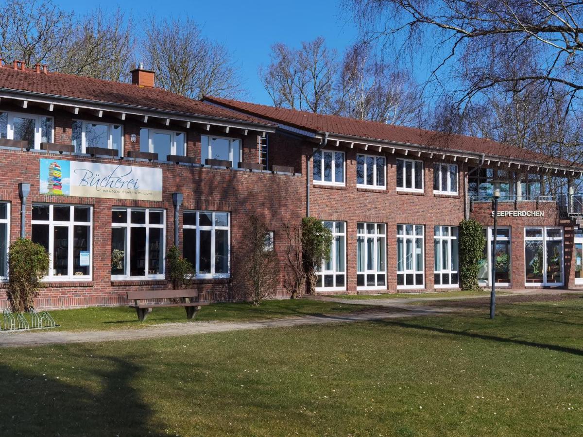 Schaake Hooksiel - Charmante Reetdachwohnung & Kostenfreier Parkplatz 外观 照片